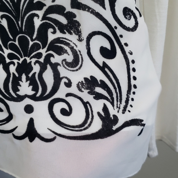 Gorgeous and classy black velvet accent cream blouse - Picture 4 of 6